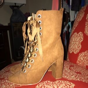 Express lace-up boots, light brown size 8.5